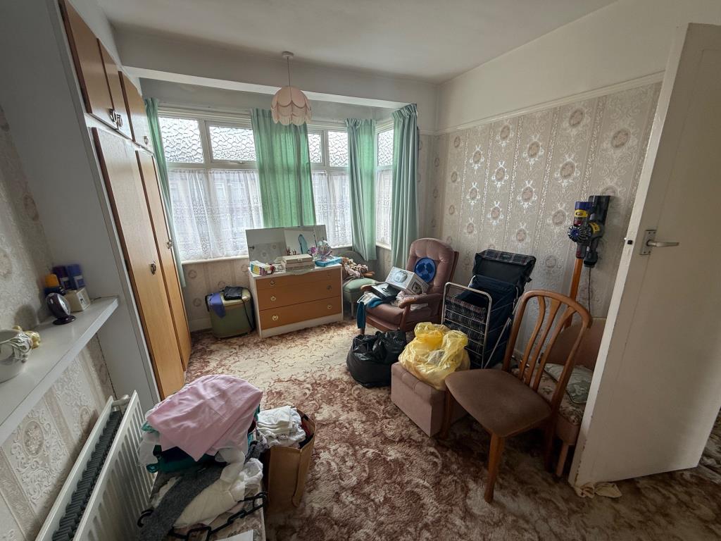 Lot: 79 - THREE-BEDROOM HOUSE IN NEED OF IMPROVEMENT - Bedroom with window to front aspect